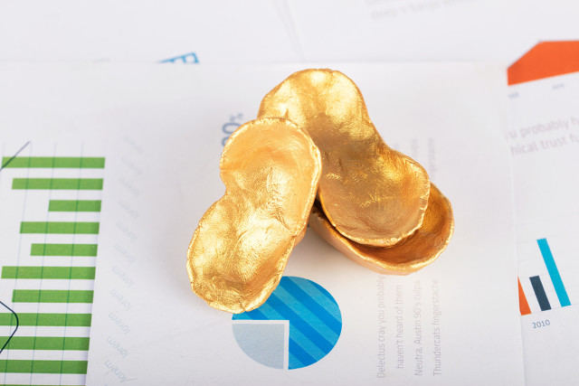 黄金与其他贵金属的关联性研究及其对投资策略的影响